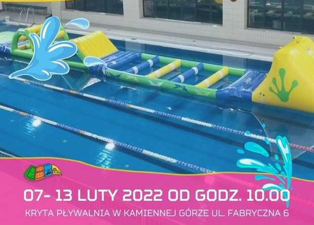 Ferie zimowe na miejskiej pływalni – wodny tor zabaw